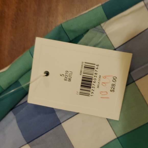 Crown & Ivy shorts - Picture 2 of 3